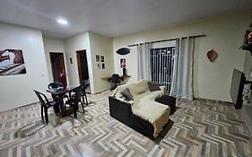 Apto dois quartos com suíte e varanda